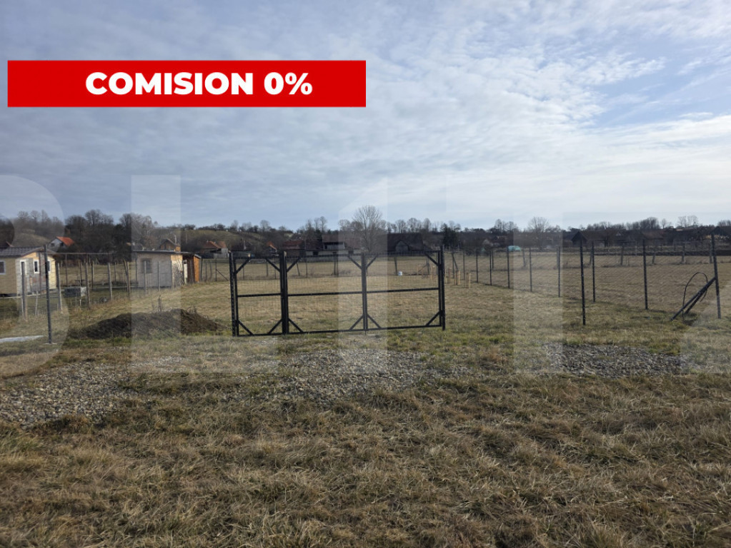 Teren intravilan imprejmuit intr-o zona linistita la Zoltan.