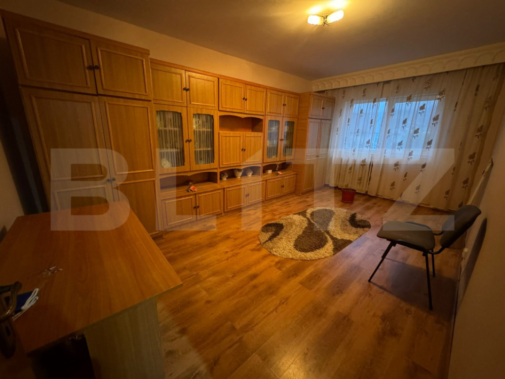 Apartament de vânzare – 3 camere, etaj 4/5, zona Bradet