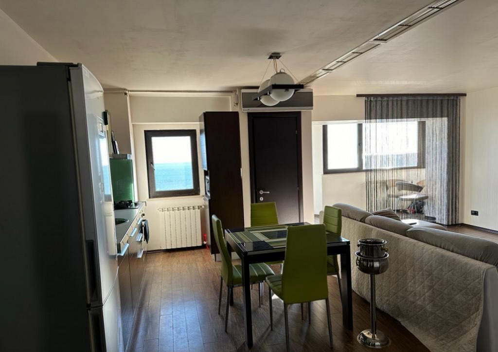 Apartament 2 camere, vedere frontală catre mare, situat in