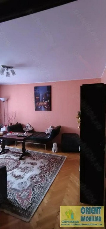 Casa de Cultura, decomandat, 3 camere, etaj 2, gaze, apartament