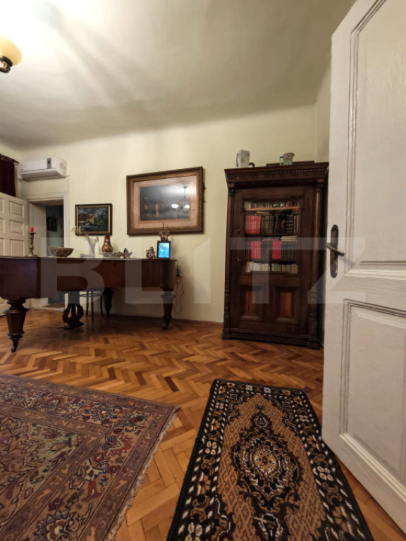 Apartament spatios, 5 camere, zona istorica, vedere spre Beg