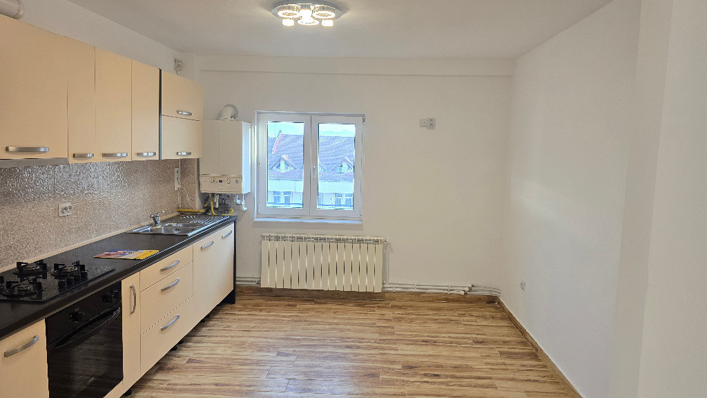 Vand apartament 4 camere decomandat in Deva, zona 22 Decembrie