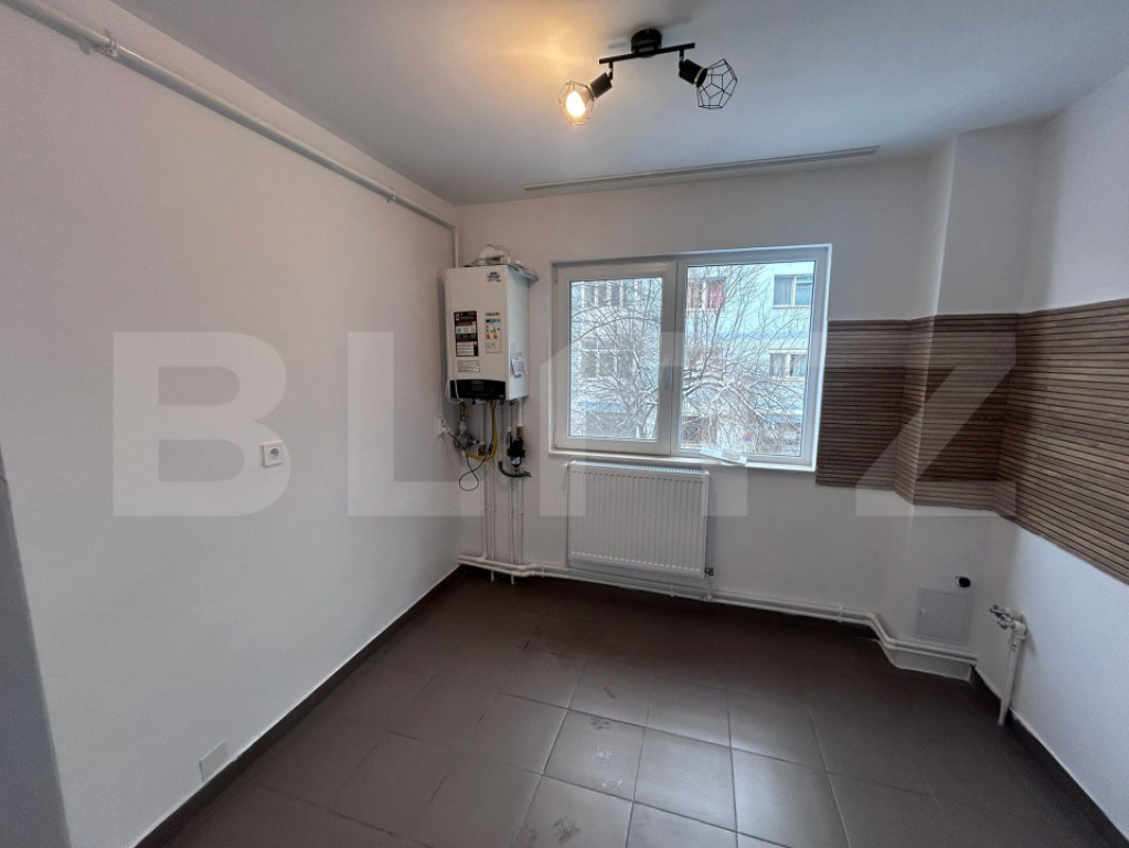 Apartament cu 3 camere, semidecomandat, centrala si AC, Rovi