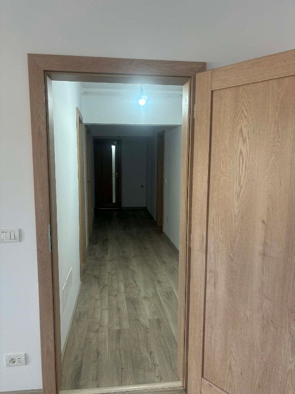 Apartament de 3 camere zona Calea Bucuresti(Liceul de Informatica)