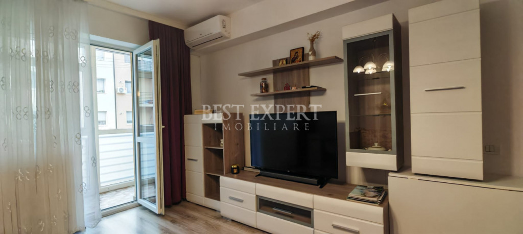 Apartament 3 camere de închiriat – zonă liniștită, par