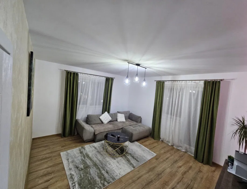 Apartament 2 camere, decomandat - zona Sanpetru