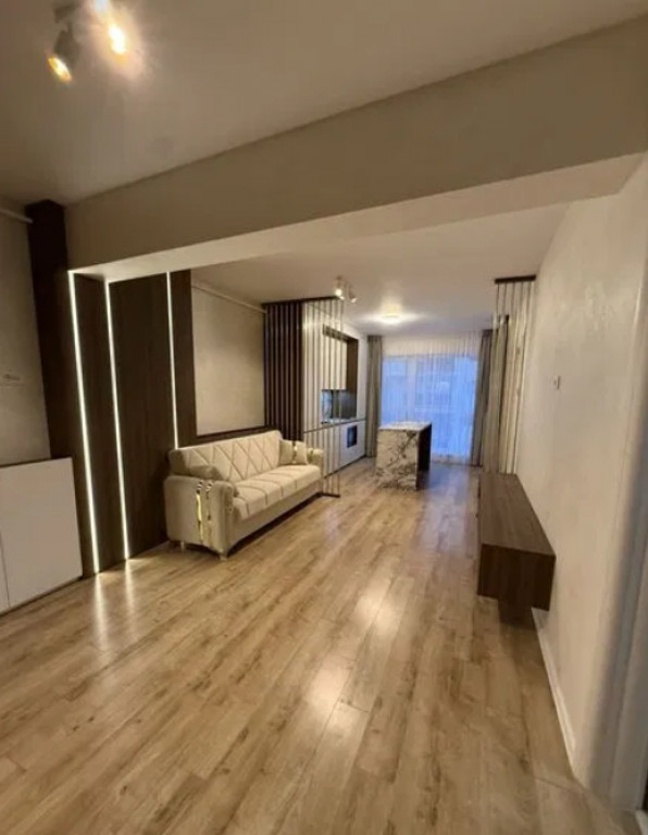 Apartament 2 camere, tip studio - zona Tractorul