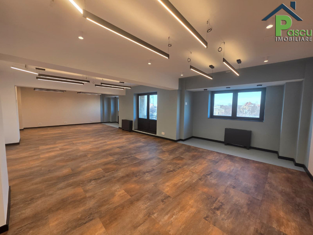 Spatiu de birouri 5 camere, Piata Victoriei, semi-decomandat, 152 mpu