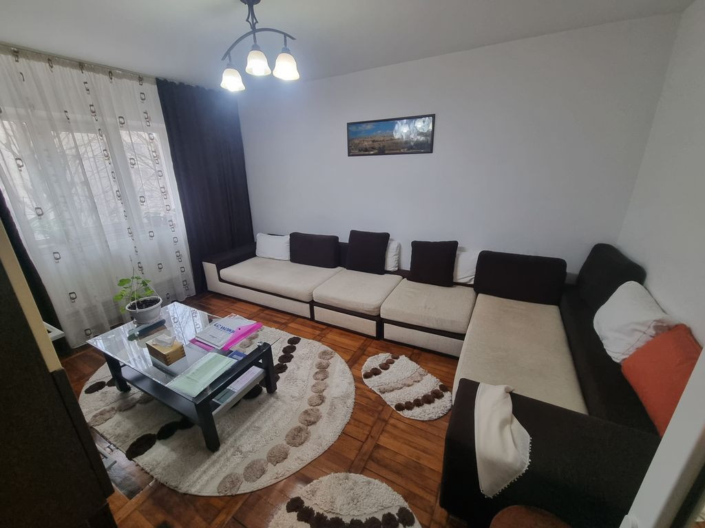 Poarta 6 liceul Blaga- apartament 4 camere decomandat cu ...
