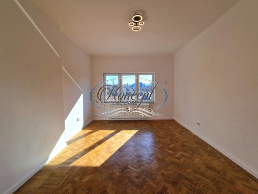 Proprietate renovata cu boxa generoasa pe Bulevardul 21 Dece