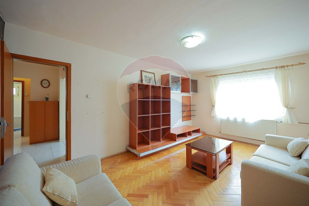 Apartament cu 2 camere de vânzare, etajul 2, în zona Nu...