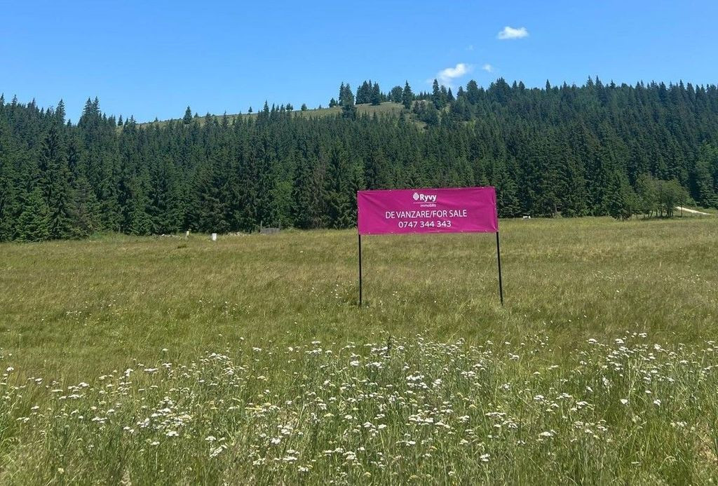 TEREN INTRAVILAN de vânzare-COMANDĂU,pe malul râului B...