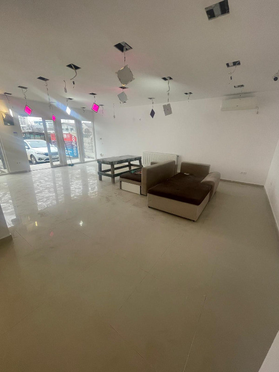 Spatiu comercial |3 locuri de parcare incluse in pret
