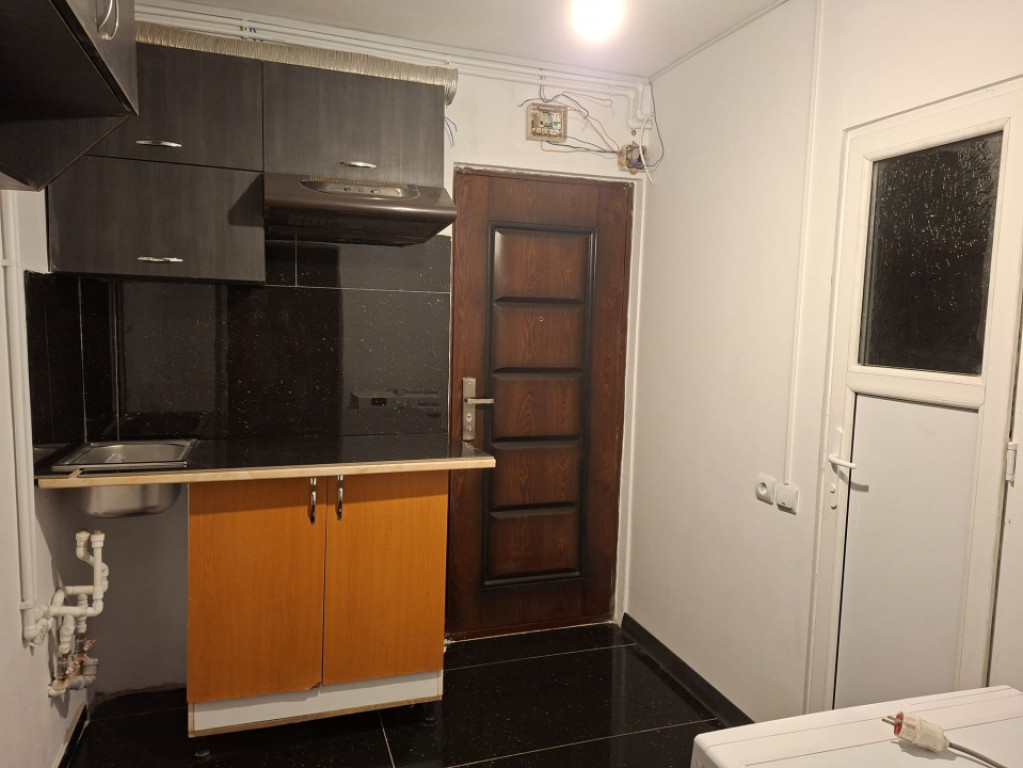 Camera de cămin transformata in garsoniera, 22 mp, zona Sar