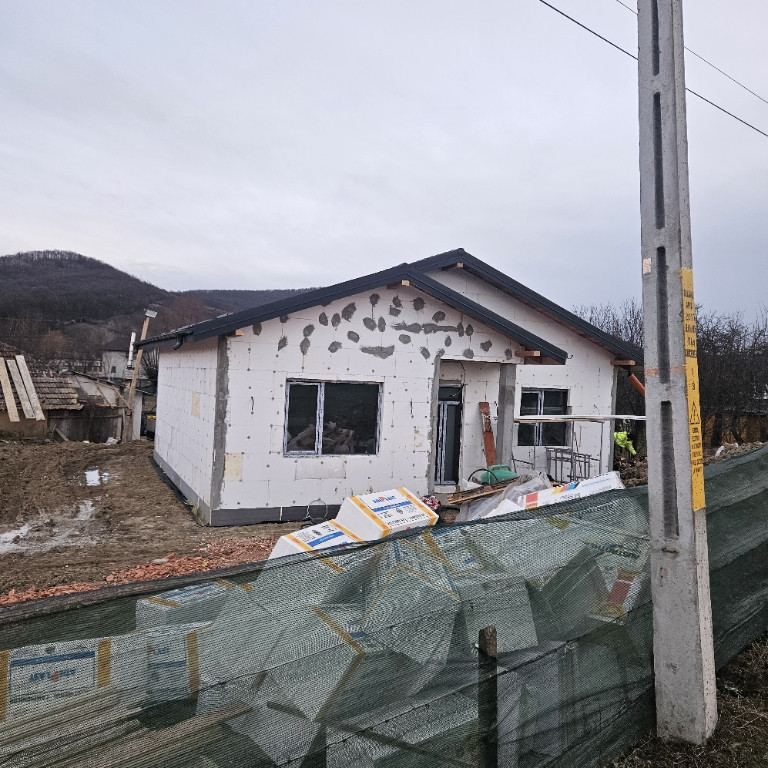 Casa nouă 3 camere la cheie. Tomesti-Chicerea.