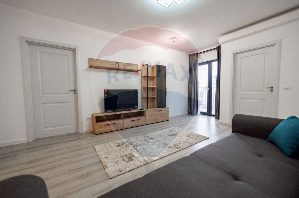 Apartament cu 3 camere de închiriat în zona Centrala