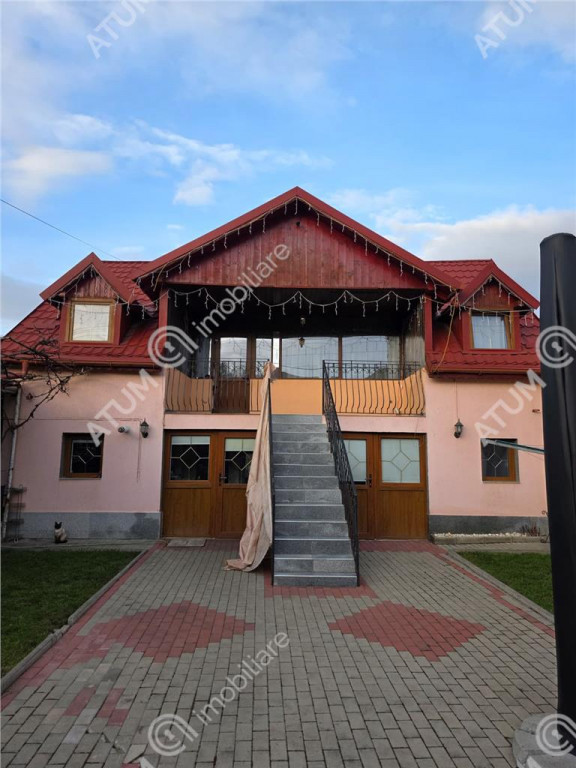 Apartament cu 3 camere decomandate la casa cu curte zona Tre