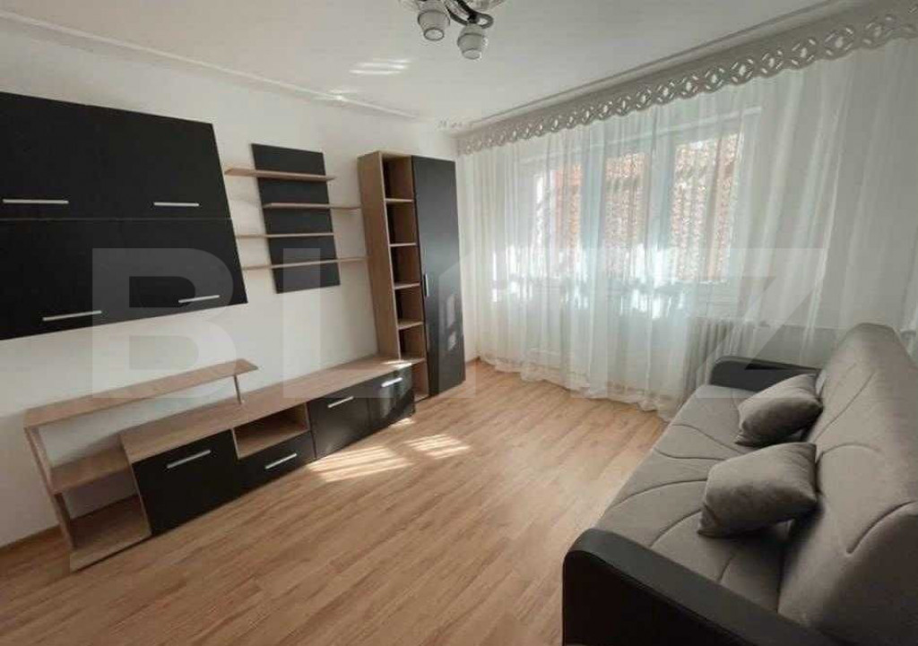 Inchiriere apartament cu 2 camere, semidecomandat, Piața Ni