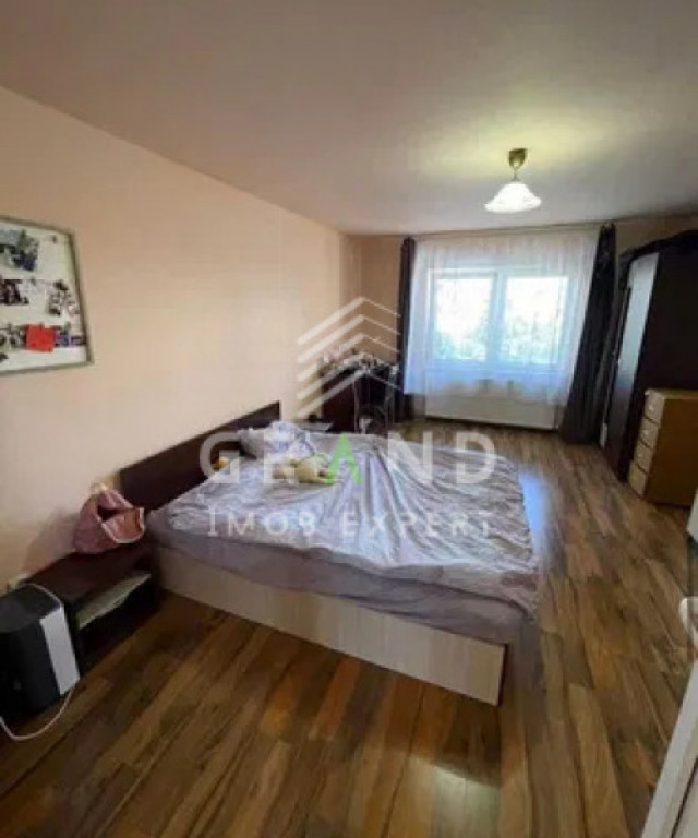 OPORTUNITATE ! Apartament 4 dormitoare | Etaj 2 | Parcare |