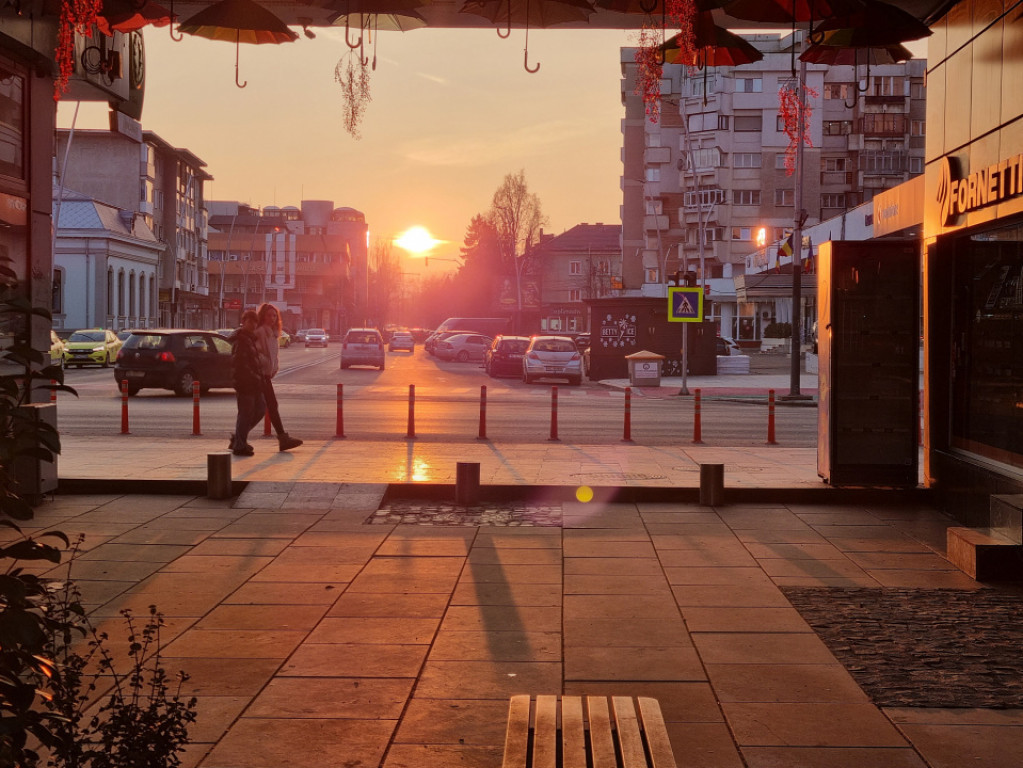 Clinica Luxor- 9 Mai- Ultracentral-3 camere/etaj 3, necesit?