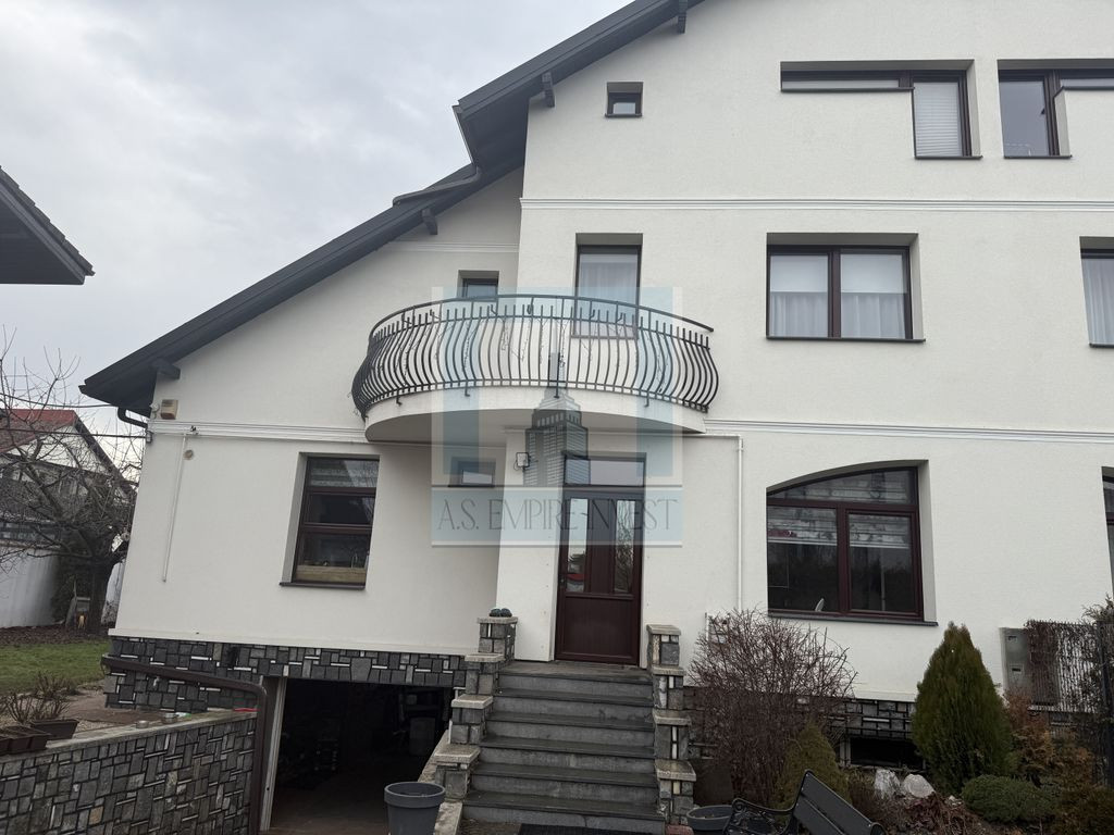 Casa/Villa 7 camere, singur in curte - zona Tractorul/Brasov