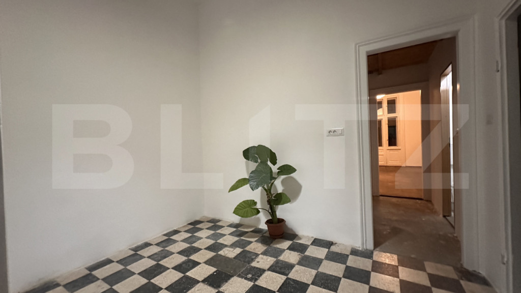 Apartament ultracentral cu o cameră, terasa de 38mp și bal