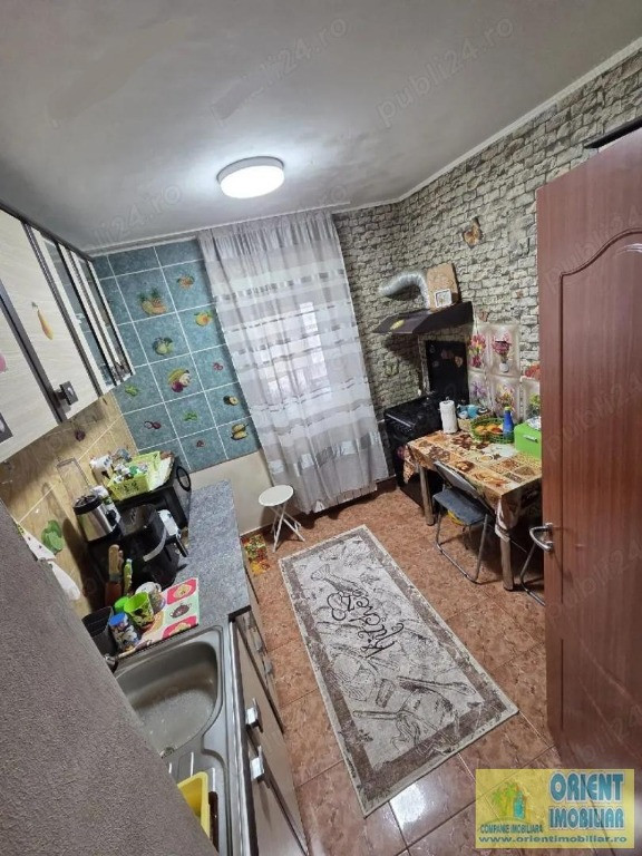 Dacia, decomandat, 2 camere, apartament de vanzare