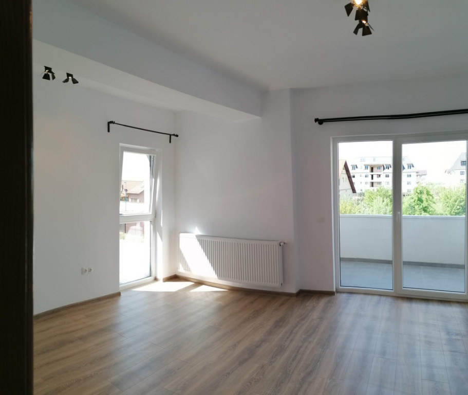 Apartament 2 camere, decomandat - zona Tractorul