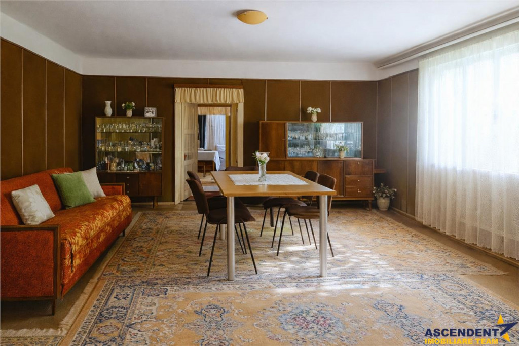 Casa cu acces, curte si gradina proprie, 1.000 mp teren, Cen