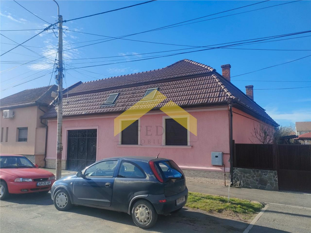 Casa in zona Parneava 5 camere de