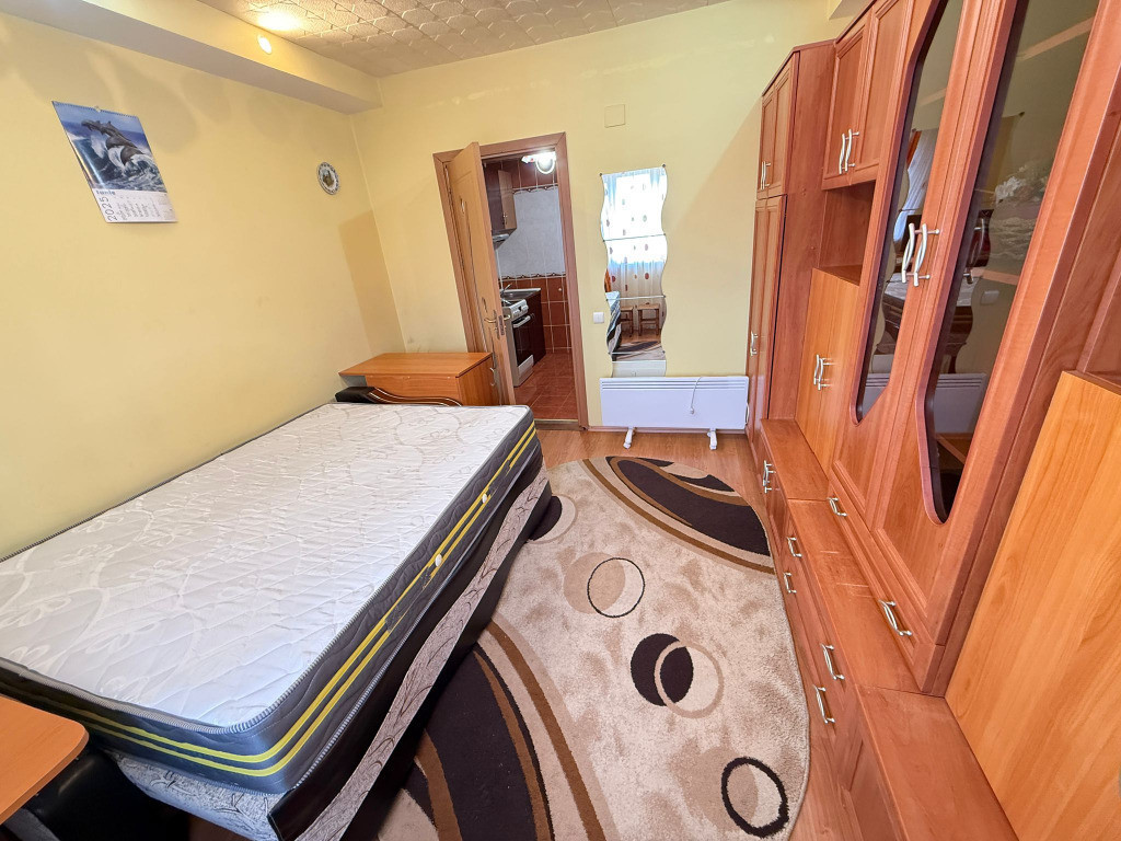 Garsoniera (camera cu baie si bucatarie) - zona Centrul Civic