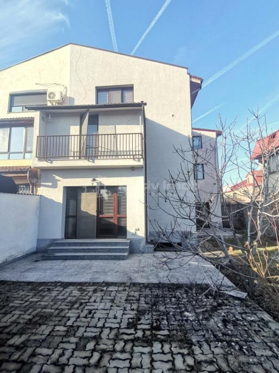 Pantelimon, Ferma animalelor, vila P M,2025