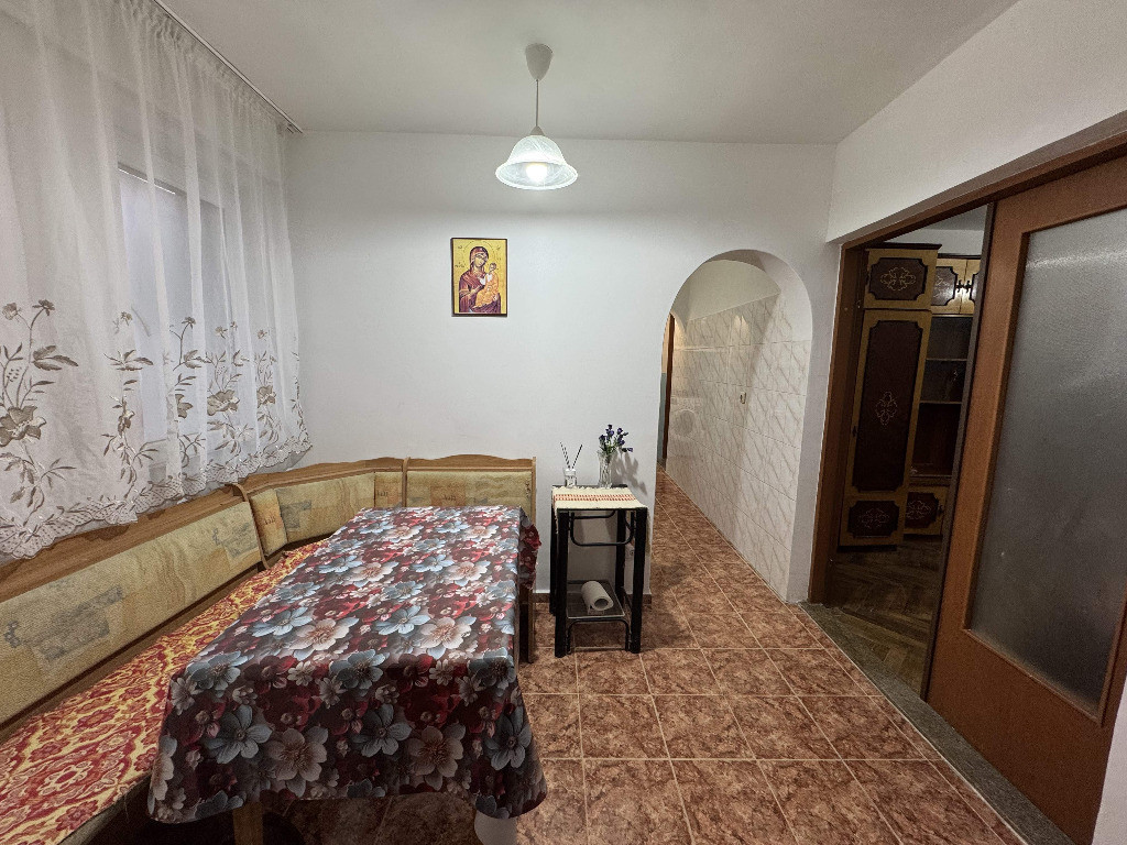 2 cam,decom,parter cu balcon,53 mp,Primaverii,pretabil sp.comercial