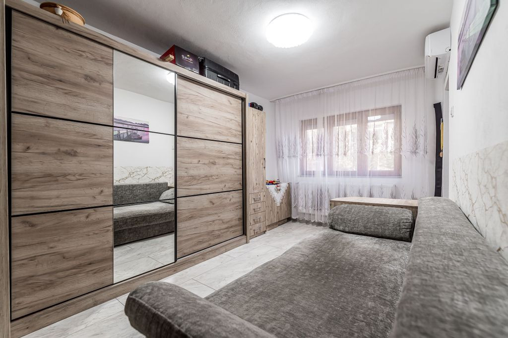 Garsoniera conf 1 - renovata complet - Vlaicu, Lebada - C...