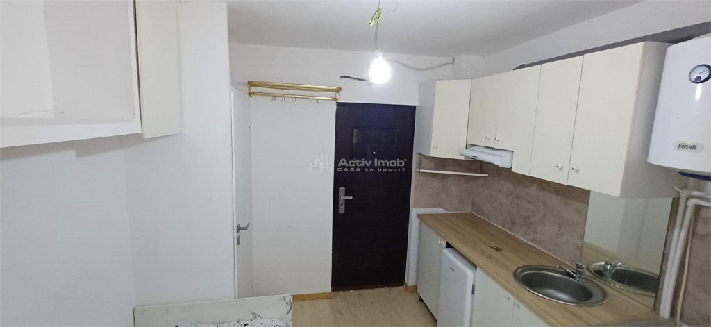 Camera- de inchiriat - Steagu