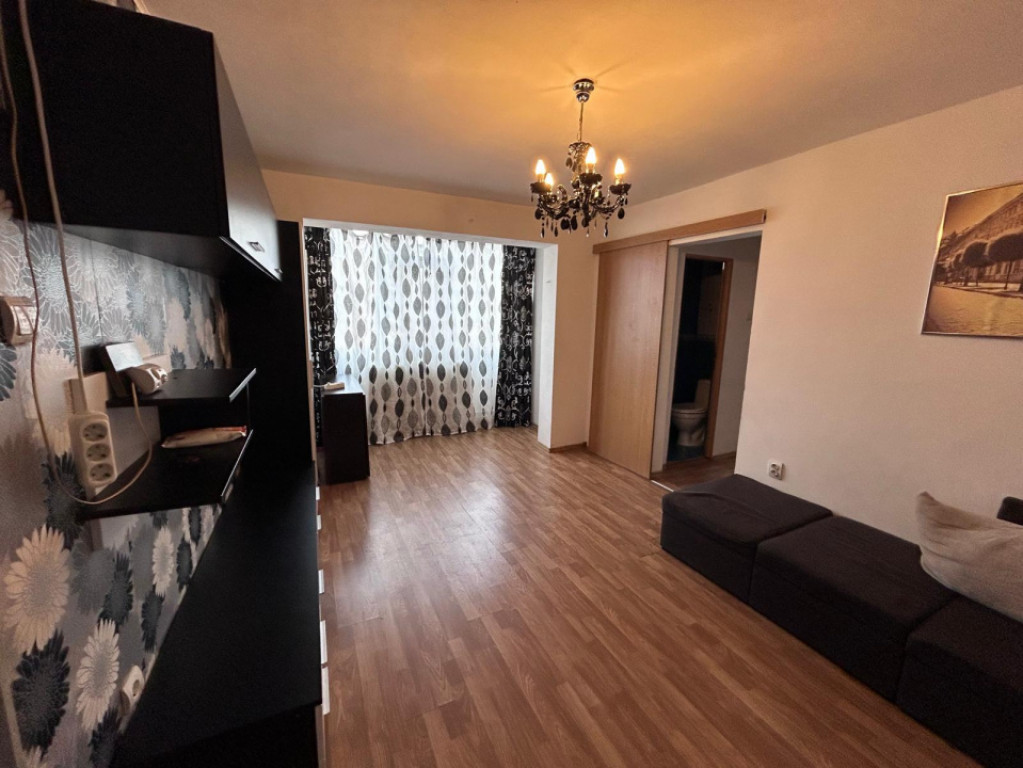 Apartament 3 camere confort 2 sporit, zona Viziru 1, etaj 3.