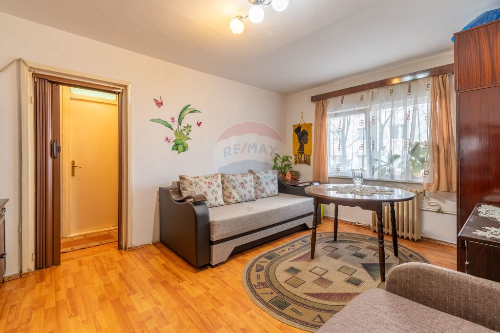 Apartament cu 2 camere de vanzare pe Str.Jean Jaures Nr.1...