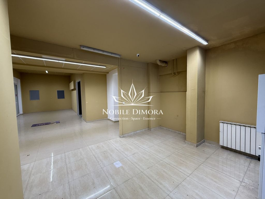 SAD - Spatiu comercial de 66 mp Central langa Piata 700