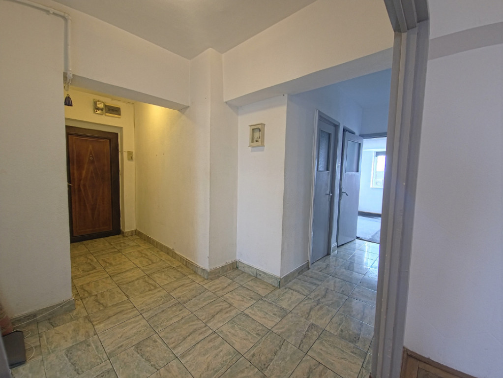 APARTAMENT 3 CAMERE DECOMANDAT ZONA PENINSULA/ PIATA OVIDIU