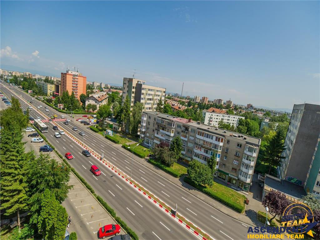 Insorit, luminos, etaj 1, doua balcoane, arie cu liniste, Ca