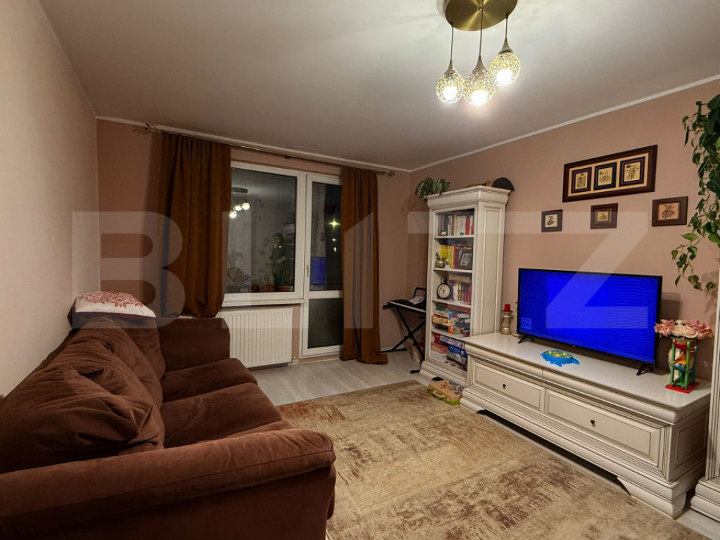 Apartament cu 2 camere, decomandat, etaj 1, 54 mp, zona Crai