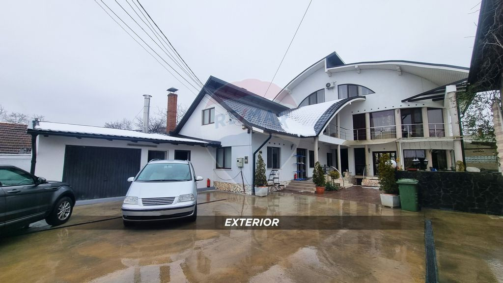 Casă / Vilă cu 10 camere de vânzare în SIGHETUL MARMA...