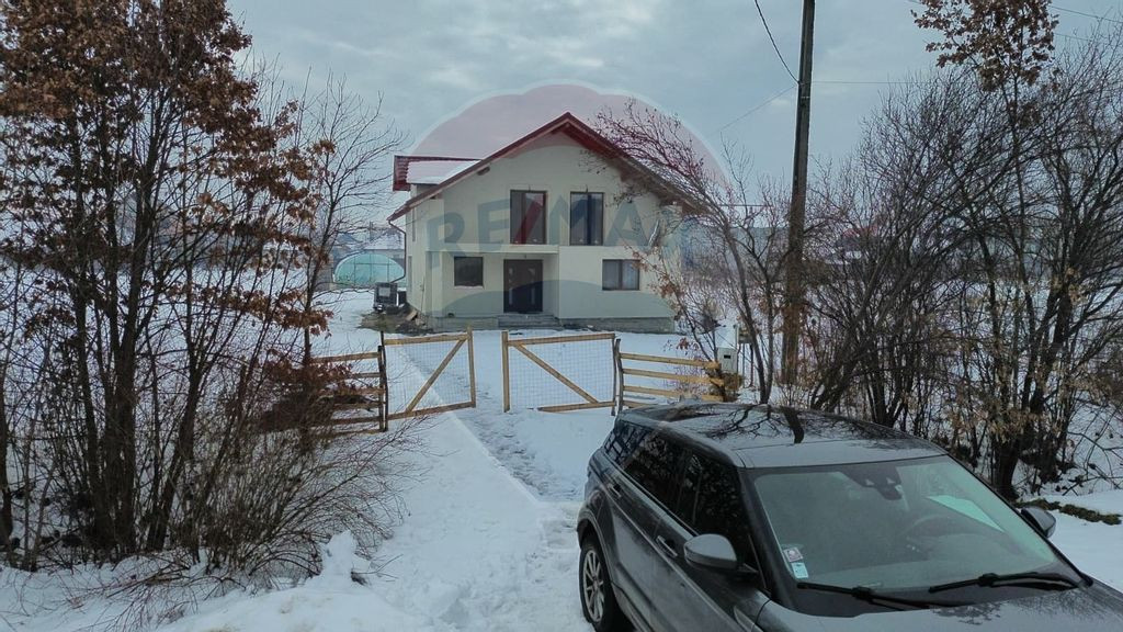 Casă nouă de vânzare 220 mp 13 ari teren SATULUNG 15KM...