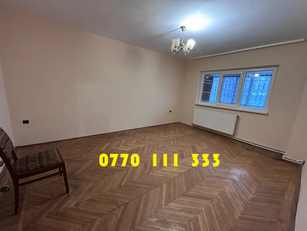- Apartament 3 camere,zona Centrala, parter cu balcon, supra