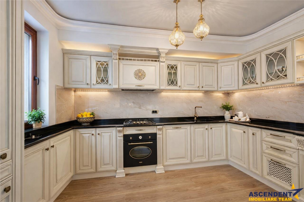 LIVE! Decomandat, in atmosfera sofisticata, LUX Class, parca