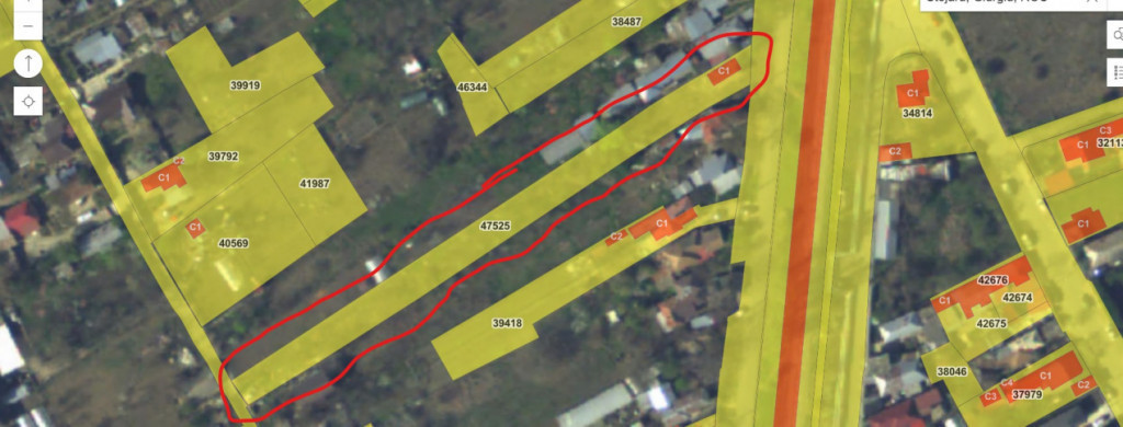 Teren cu casa demolabila, suprafata 1700 mp