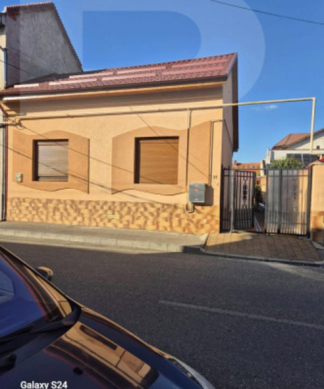 Vand casa la gri in Sat Costeiu str. crizantemelor nr.235