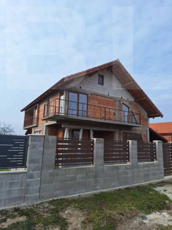 Vand casa la Nadrag zona linistita foarte aproape de centru