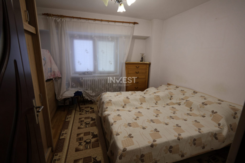 Apartament de vanzare, 4 camere, decomandat, zona Pacurari-P