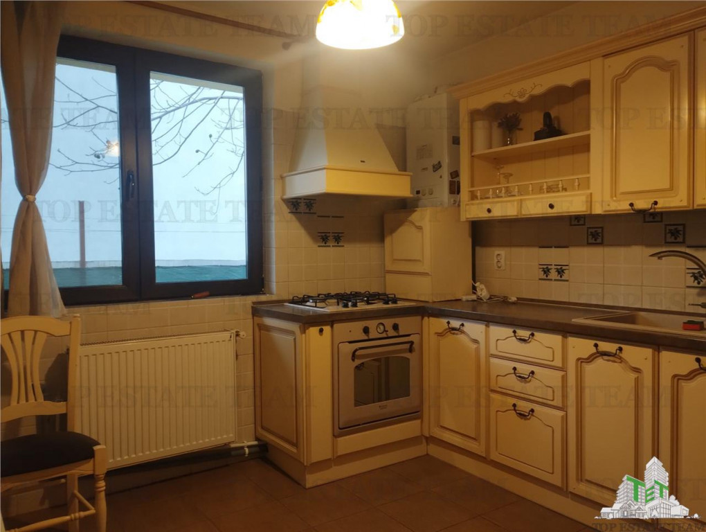 Vila cocheta 4 camere, zona linistita, cartier de case, Pope